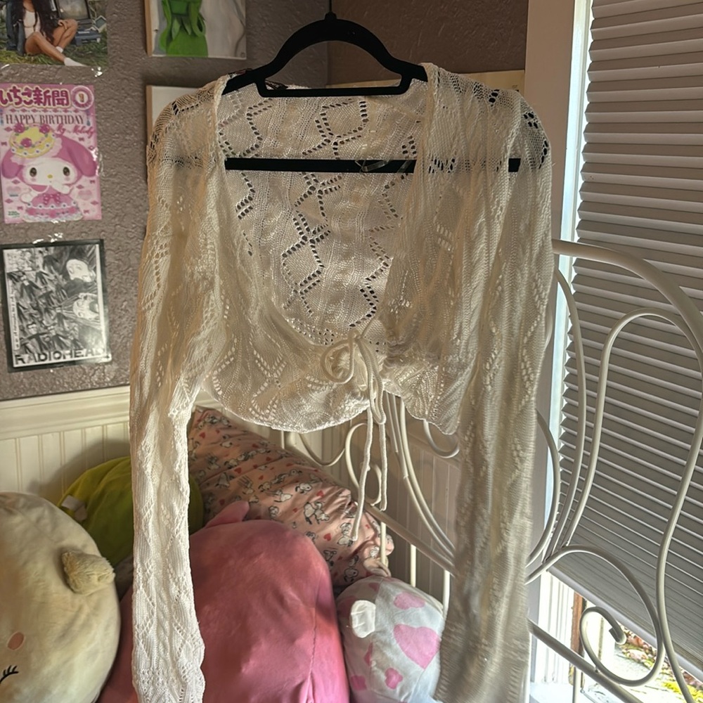 white flowy top 🤍🌿✨ Size: XL